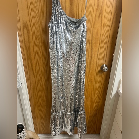 Maeve one shoulder silver sequin midi dress anthropologie - Picture 9 of 14